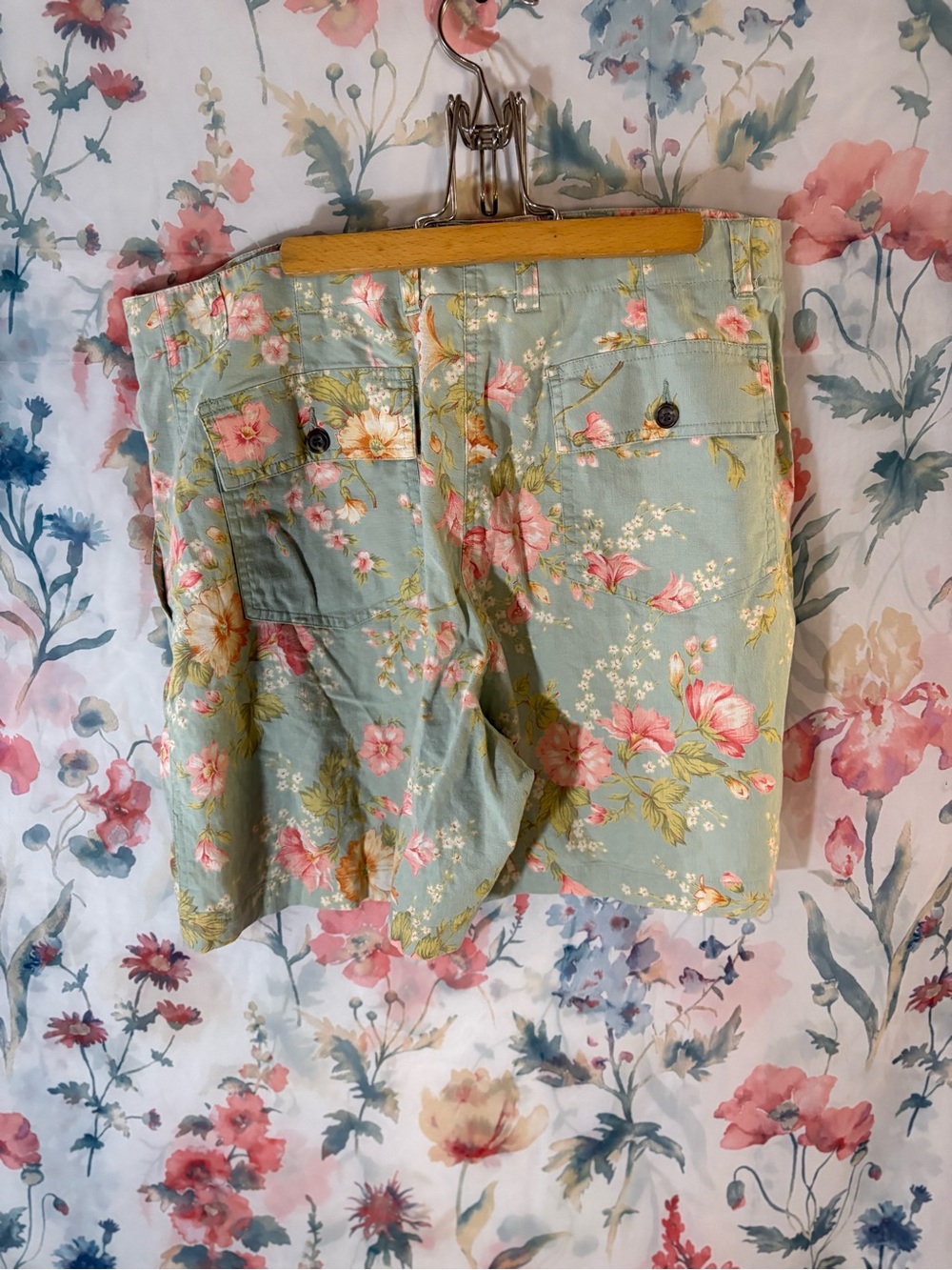 Vintage Jones New York Sport Floral Linen-Cotton Shorts  in Light Blue and Pink - Picture 4 of 8